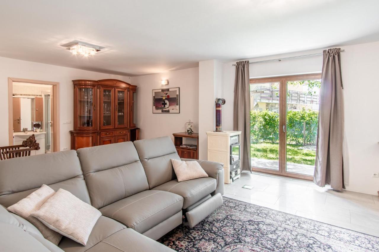 Villa Hermes Art Dutovlje Exterior photo